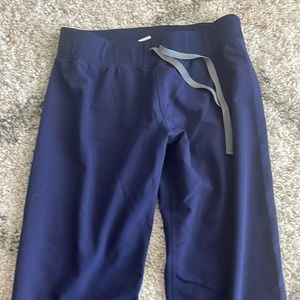 Women’s figs scrub bottom